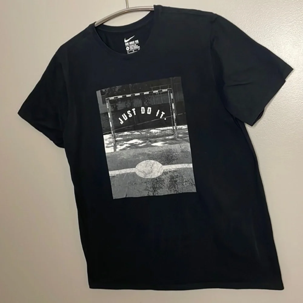 NIKE | Men’s NIKE “Just Do it” Soccer Black Shirt Size XL